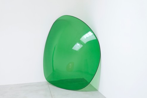 Alex Israel，镜头，2013紫外线防护塑料镜头，96 × 84 × 14⅛英寸(243.8 × 213.4 × 35.9厘米)，蓬皮杜中心，巴黎©Alex Israel