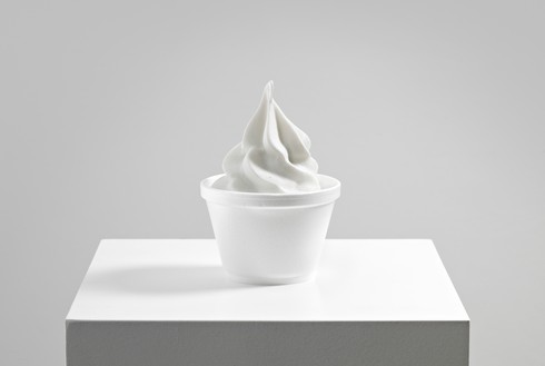 Alex Israel, The Bigg Chill, 2012-13大理石和泡沫塑料杯，5 × 3.5 × 3.5英寸(12.7 × 8.9 × 8.9厘米)，20版©Alex Israel
