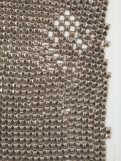 丹·科伦，Ak 'b 'al, 2013(细节)画布上的钢钉，24 × 18英寸(60.1 × 45.7厘米)©丹·科伦