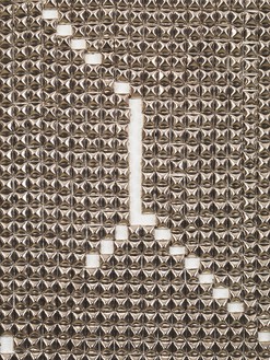 丹·科伦，K安，2013(细节)画布上的钢钉，25½× 21½英寸(64.8 × 54.6厘米)©丹·科伦