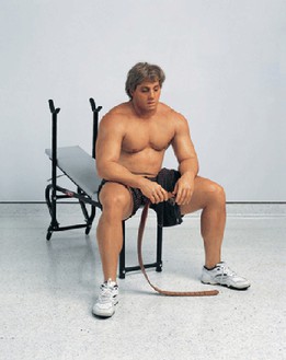 Duane Hanson，健美运动员，1989-95汽车车身填料，多色油，混合介质，与配件，47 × 38 × 39英寸(119.4 × 96.5 × 99.1厘米)，版本2