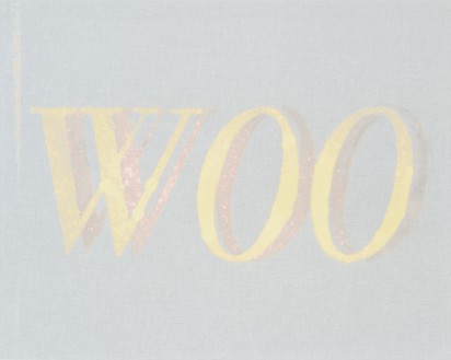 Ed Ruscha, Woo, Woo, 2013亚麻布板上的漂白剂，16 × 20英寸(40.6 × 50.8厘米)©Ed Ruscha