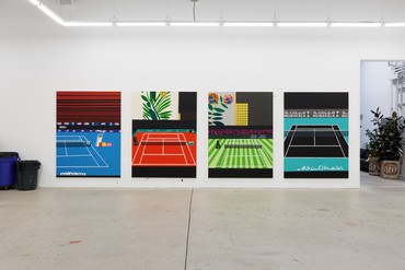 乔纳斯·伍德在洛杉矶的工作室里画了四幅网球场的画