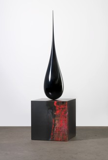 斯特林鲁比，放下。石油(深渊漂流)。, 2021年玻璃纤维，木材，喷漆，层压板，120 × 34 × 34英寸(304.8 × 86.4 × 86.4厘米)©Sterling Ruby。图片:Robert Wedemeyer