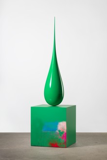 斯特林鲁比，放下。绿色和平。, 2021年玻璃纤维，木材，喷漆，层压板，120 × 34 × 34英寸(304.8 × 86.4 × 86.4厘米)©Sterling Ruby。图片:Robert Wedemeyer