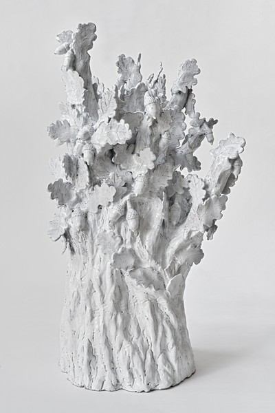Setsuko, Chêne II, 2022搪瓷赤陶，21⅛× 17 × 14¼英寸(53.5 × 43 × 36厘米)©Setsuko。图片:Thomas Lannes