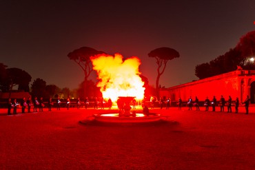 皮耶罗·戈利亚在Villa的罗马三部曲表演Medici-Académie de France à罗马，2016。艺术品©Piero Golia。图片:Sebastiano Luciano