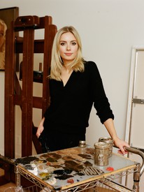 Anna Weyant在她的工作室，纽约，2022年