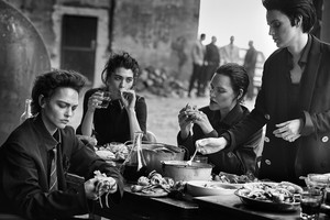 彼得·林德伯格拍摄的四个女人的照片