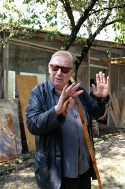 2019年，鲁道夫·波兰斯基在维也纳郊外的乡村工作室前。