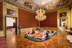 装置视图，斯特林红宝石，Winterpalais, Belvedere博物馆，维也纳，2016年7月8日- 10月16日。